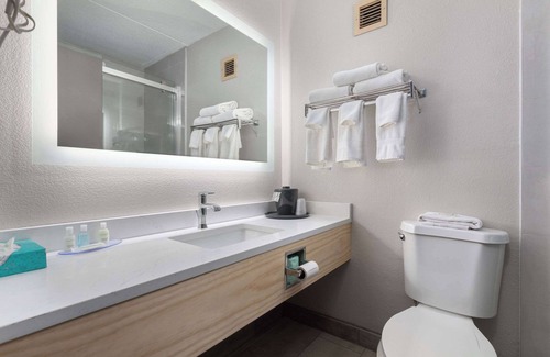 Joliet Hotel | Clarion Hotel & Convention Center Joliet