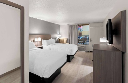 Kearney Hotel | Clarion Inn & Suites and Convention Center