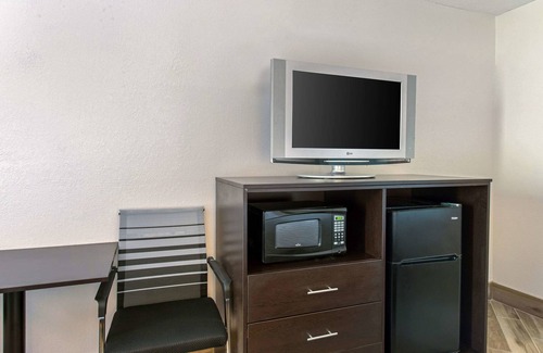 Kissimmee Hotel | Clarion Inn & Suites Kissimmee-Lake Buena Vista South