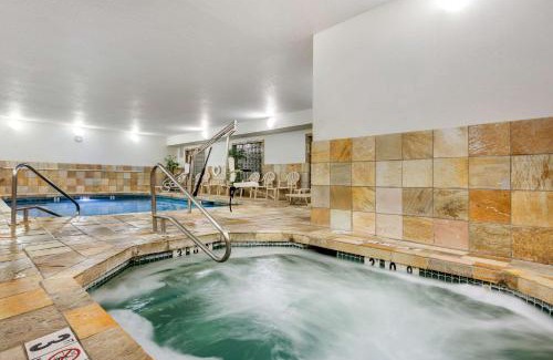 Medford Hotel | Clarion Pointe Medford