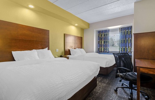 Staunton Hotel | Clarion Pointe Staunton East