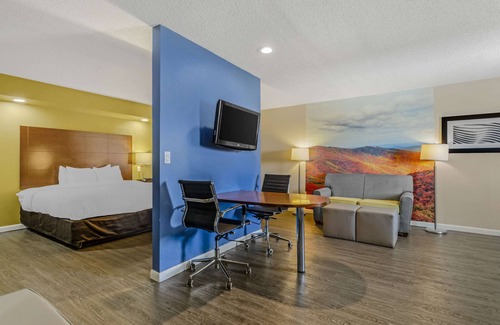 Staunton Hotel | Clarion Pointe Staunton East