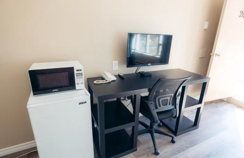 Clarkson Hotel | Clarkson Village Motel, 1815 Lakeshore Rd West Mississauga