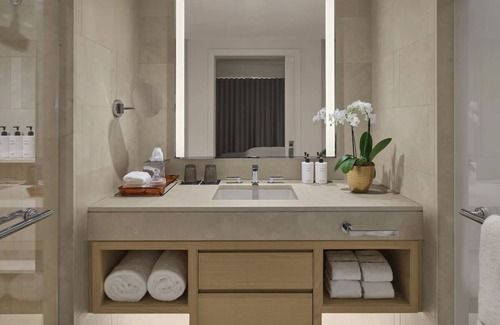 Boston Hotel | Classic 1 Bedroom Suite at The Newbury Boston!