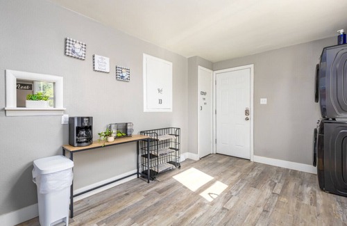 Central - Terry House | Classic 2-bedroom with extra large driveway
