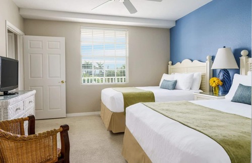 Marco Island Hotel | Classic 2BR Suite at Olde Marco Inn w/Kitchen + Spacious Living Area