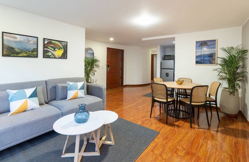 Chapinero House | Classic 3BR @Commercial zone near Zona G