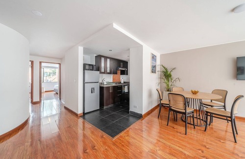 Chapinero House | Classic 3BR @Commercial zone near Zona G