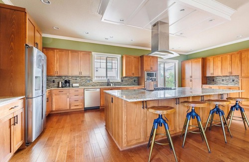 North Bethany House | Classic Bethany 5BR, by Blueground