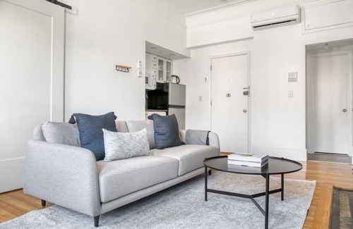 Back Bay Apartment | Classic Boston Studio on Newbury w/A+ shopping and dining by Blueground