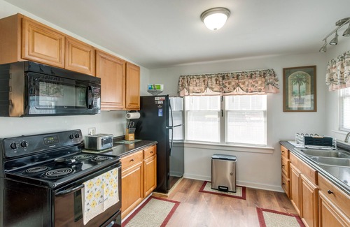 Brunswick House | Classic Brunswick Home ~ 8 Mi to St Simons Island!