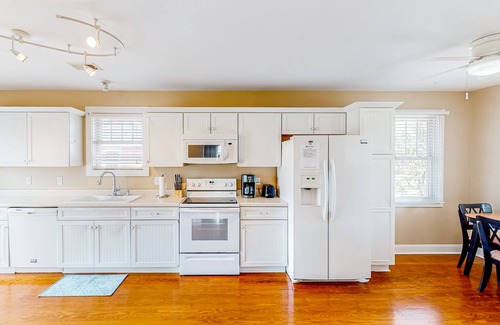 North Carolina Coast House | Classic Carolina Beach cottage with covered porch, AC, W/D, & great location