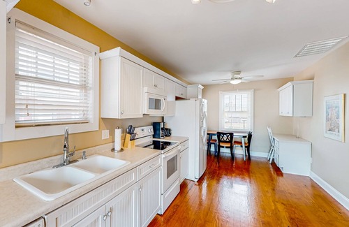 North Carolina Coast House | Classic Carolina Beach cottage with covered porch, AC, W/D, & great location