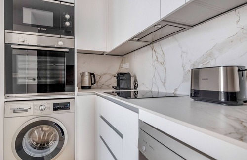 Castellana Apartment | Classic Castellana 3BR w/Doorman, nr Dining, by Blueground