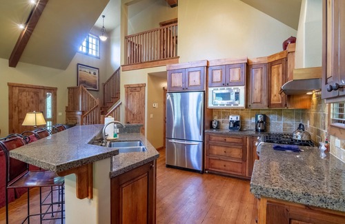 Tamarack Ski Chalet | Classic Chalet|Private Hot Tub, Wood Fireplace