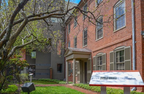 Downtown Portland House | Classic Comfort in the Heart of the City | 2 Units w/Pool & Breakfast