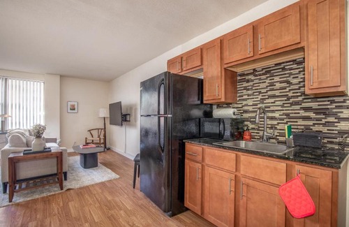 Downtown West Apartment | Classic DT 1BR with City View by Zencity