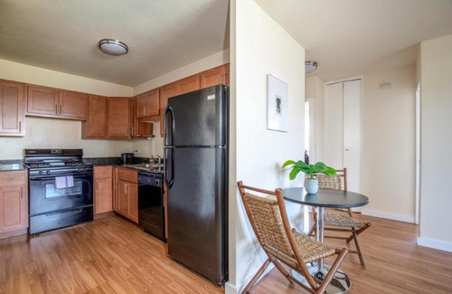 Downtown West Apartment | Classic DT 2BR with City View by Zencity