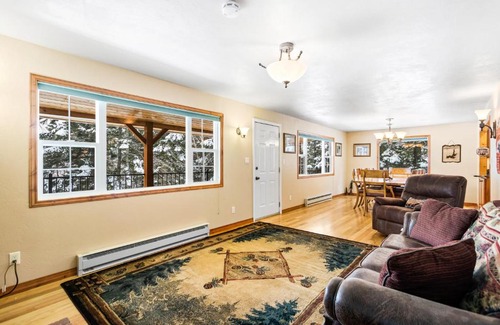 Hayden House | Classic Hayden Lake Retreat