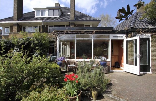 Heemstede House | CLASSIC HOME: Oasis Near Amsterdam, Beach, Formula 1, +6 bikes