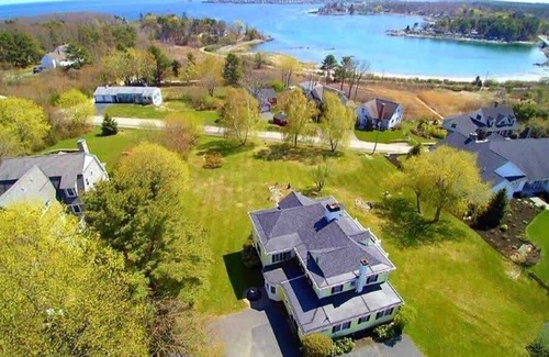 Cape Neddick House | Classic oceanview cottage