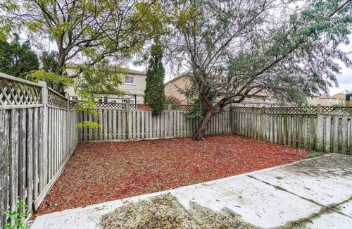 Brampton West House | Classic Romantic 2 Bedroom Detached, Free Wi-fi & Parking.