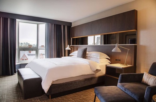 Bloor-Yorkville Hotel | Classic Room w/Queens Park Views – Perfect for Exploring Vibrant Yorkville