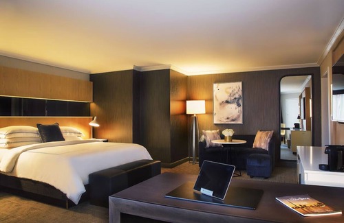 Bloor-Yorkville Hotel | Classic Room w/Queens Park Views – Perfect for Exploring Vibrant Yorkville