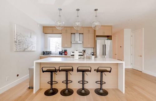 Nob Hill Apartment | Classic Russian Hill 3BR, nr Park, Museum, Dining & Shops, by Blueground