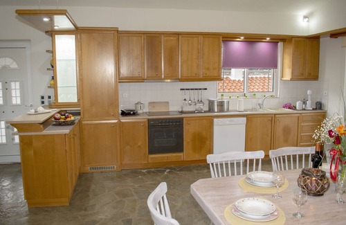 Filaki House | Classic vacation home with Greek charm near the sea and lake