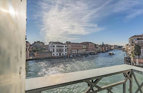 Cannaregio Apartment | Classic Venetian Elegance: Grand Canal Apartment in Palazzo Querini