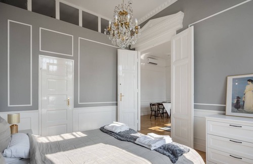 Nepszinhaz negyed Apartment | Classical apartment with a modern touch!