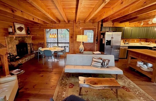 Blue Ridge Cabin | Classsic cozy mountain Cabin with dock right on Lake Blue Ridge