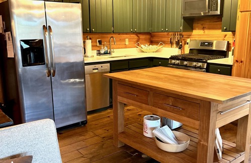 Blue Ridge Cabin | Classsic cozy mountain Cabin with dock right on Lake Blue Ridge