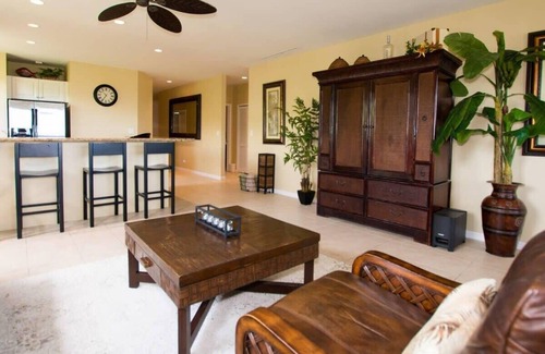Coco Condo | Classy artsy ocean-view unit near pool at Pacifico in Coco sleeps 6