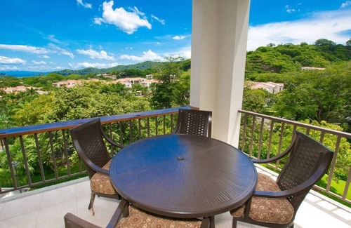 Coco Condo | Classy artsy ocean-view unit near pool at Pacifico in Coco sleeps 6