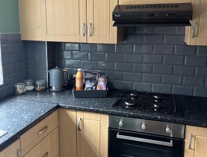 Mapperley House | Claygate Place - Entire 2 Bed House, Off Street Parking - Perfect For Holiday Breaks or Contractors
