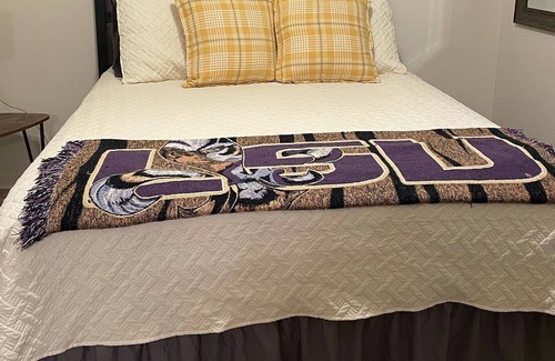Highlands - Perkins Condo | Clean and Comfortable Townhome 1.6 miles from LSU and downtown Baton Rouge