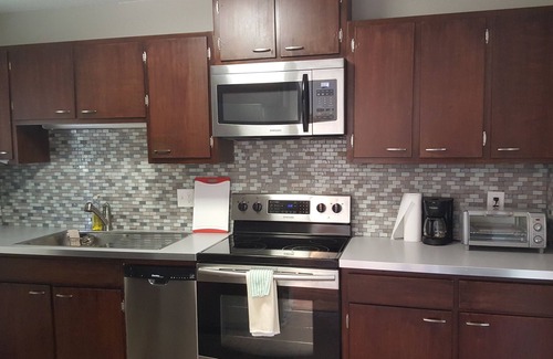 Rosewood Condo | Clean and cozy 2 bedroom near hospitals, USC, and Fort Jackson