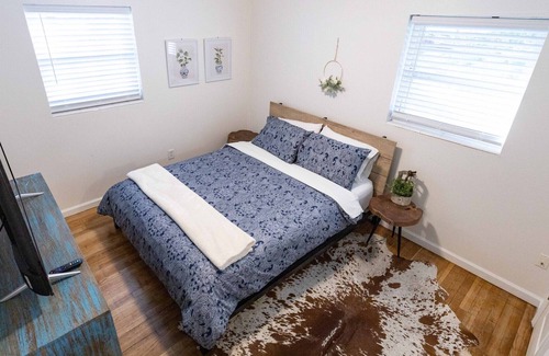 Brent House | Clean and Cozy, close to PCC