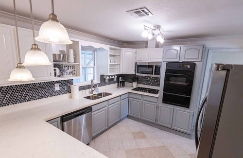 Brent House | Clean and Cozy, close to PCC