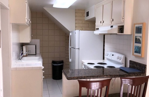 Balboa Peninsula Apartment | Clean Apartment adjacent to Beach
