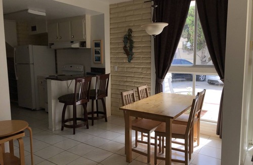 Balboa Peninsula Apartment | Clean Apartment adjacent to Beach