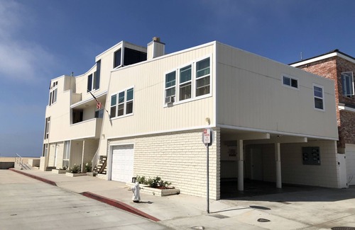 Balboa Peninsula Apartment | Clean Apartment adjacent to Beach