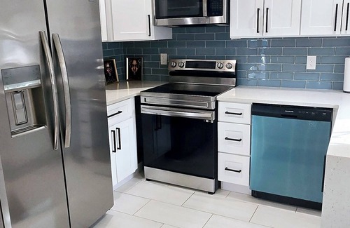 Atlanta Apartment | Clean Apartment Minutes from Atlanta Airport DownTown and MidTown.