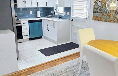 Atlanta Apartment | Clean Apartment Minutes from Atlanta Airport DownTown and MidTown.