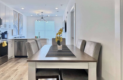 Old Fourth Ward Apartment | Clean B1B Condo Downtown ATL! Free Street Parking!