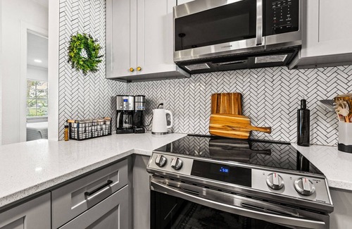 Seminole House | 🌞CLEAN/Beautiful Kitchen/POOL/CLOSE TO BEACHES ⛱️