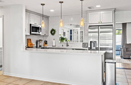 Seminole House | 🌞CLEAN/Beautiful Kitchen/POOL/CLOSE TO BEACHES ⛱️