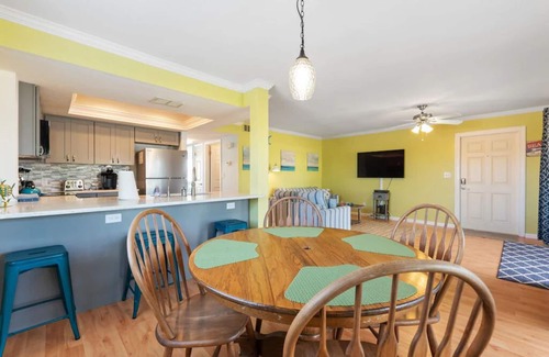Indian Rocks Beach Villa | Clean, Bright New Beach Villa